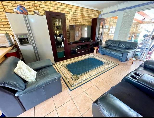 3 BEDROOM TOWNHOUSE FOR SALE IN NOORDHEUWEL